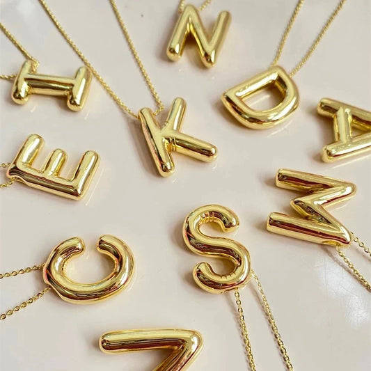 18k Oro Letras de Globo Collar