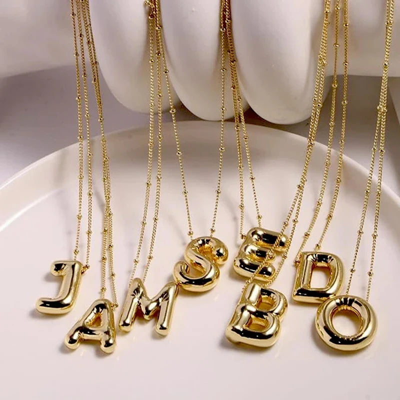 18k Oro Letras de Globo Collar