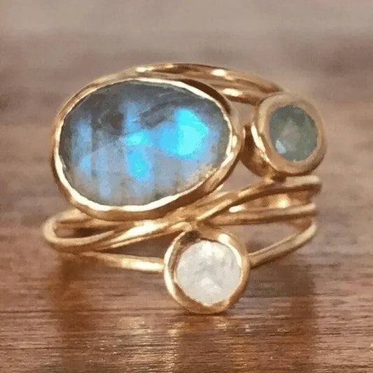 Anillo vintage con incrustaciones de piedra luna azul